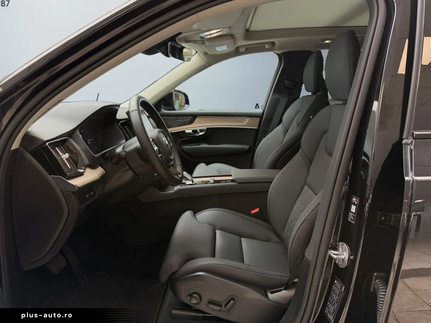 VOLVO XC90 T8 AWD Ultra Dark Recharge PANO 7.SITZE