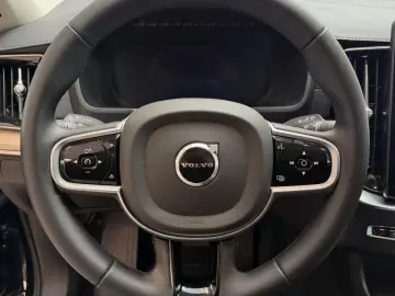 VOLVO XC90 T8 AWD Ultra Dark Recharge PANO 7.SITZE