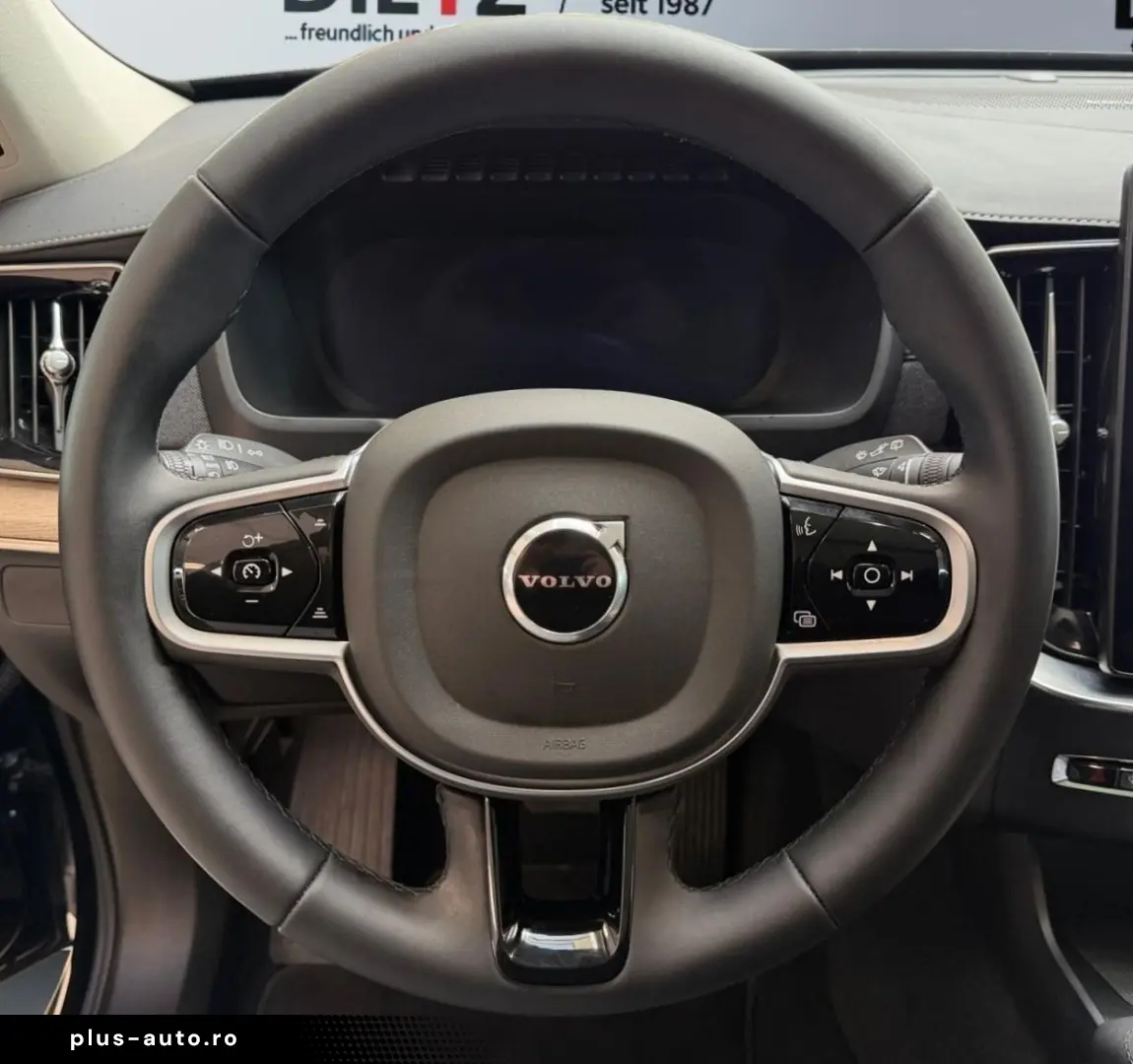 VOLVO XC90 T8 AWD Ultra Dark Recharge PANO 7.SITZE