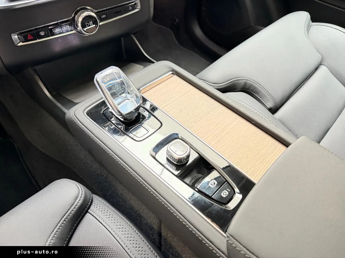 VOLVO XC90 T8 AWD Ultra Dark Recharge PANO 7.SITZE
