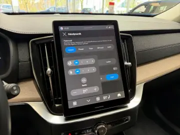 VOLVO XC90 T8 AWD Ultra Dark Recharge PANO 7.SITZE