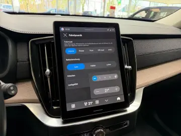 VOLVO XC90 T8 AWD Ultra Dark Recharge PANO 7.SITZE