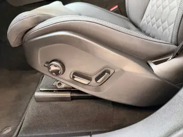 VOLVO XC90 T8 AWD Ultra Dark Recharge PANO 7.SITZE
