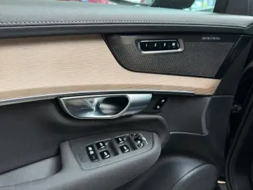 VOLVO XC90 T8 AWD Ultra Dark Recharge PANO 7.SITZE