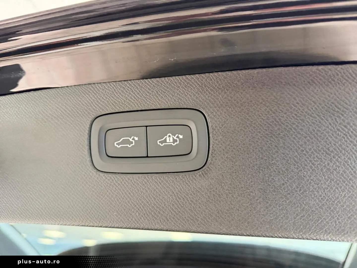 VOLVO XC90 T8 AWD Ultra Dark Recharge PANO 7.SITZE