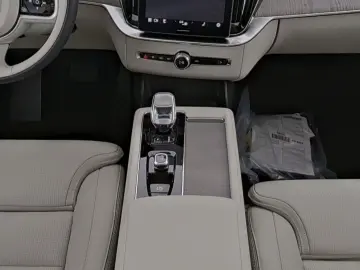 VOLVO XC90 Ultra Bright Recharge Plug-In Hybrid AWD
