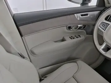 VOLVO XC90 Ultra Bright Recharge Plug-In Hybrid AWD