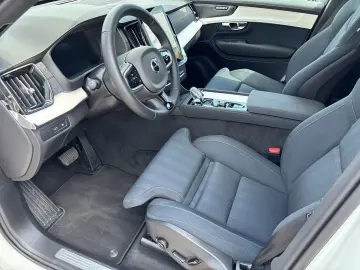 VOLVO XC90 Recharge T8 Plus Dark AWD Plug-In Hybrid 7-