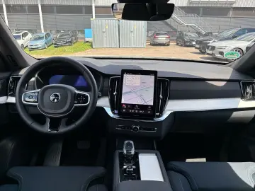 VOLVO XC90 Recharge T8 Plus Dark AWD Plug-In Hybrid 7-