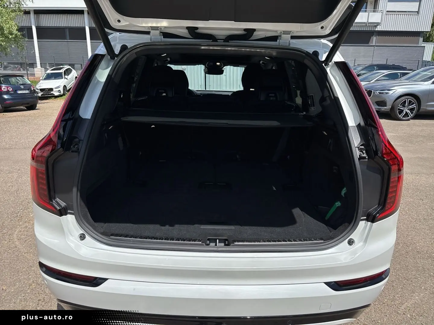 VOLVO XC90 Recharge T8 Plus Dark AWD Plug-In Hybrid 7-