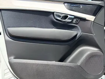 VOLVO XC90 Recharge T8 Plus Dark AWD Plug-In Hybrid 7-