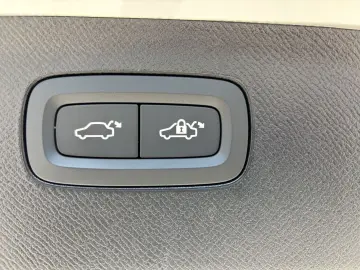 VOLVO XC90 Recharge T8 Plus Dark AWD Plug-In Hybrid 7-
