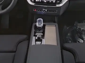 VOLVO XC90 FACELIFT Plus Bright Recharge Plug-In Hybri