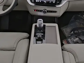 VOLVO XC90 FACELIFT Plus Bright Recharge Plug-In Hybri
