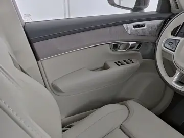 VOLVO XC90 FACELIFT Plus Bright Recharge Plug-In Hybri