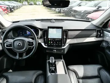 VOLVO XC90 FACELIFT Ultra Dark Recharge Plug-In Hybrid