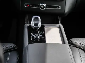 VOLVO XC90 FACELIFT Ultra Dark Recharge Plug-In Hybrid