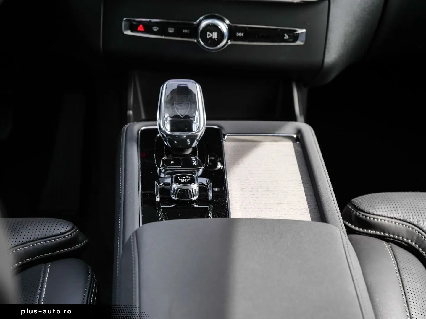 VOLVO XC90 FACELIFT Ultra Dark Recharge Plug-In Hybrid