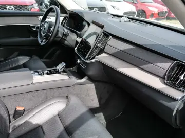 VOLVO XC90 FACELIFT Ultra Dark Recharge Plug-In Hybrid