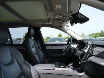 VOLVO XC90 FACELIFT Ultra Dark Recharge Plug-In Hybrid
