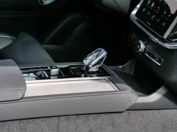 VOLVO XC90 FACELIFT Ultra Dark Recharge Plug-In Hybrid