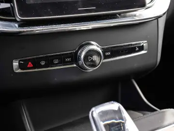 VOLVO XC90 FACELIFT Ultra Dark Recharge Plug-In Hybrid