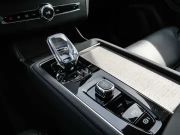 VOLVO XC90 FACELIFT Ultra Dark Recharge Plug-In Hybrid