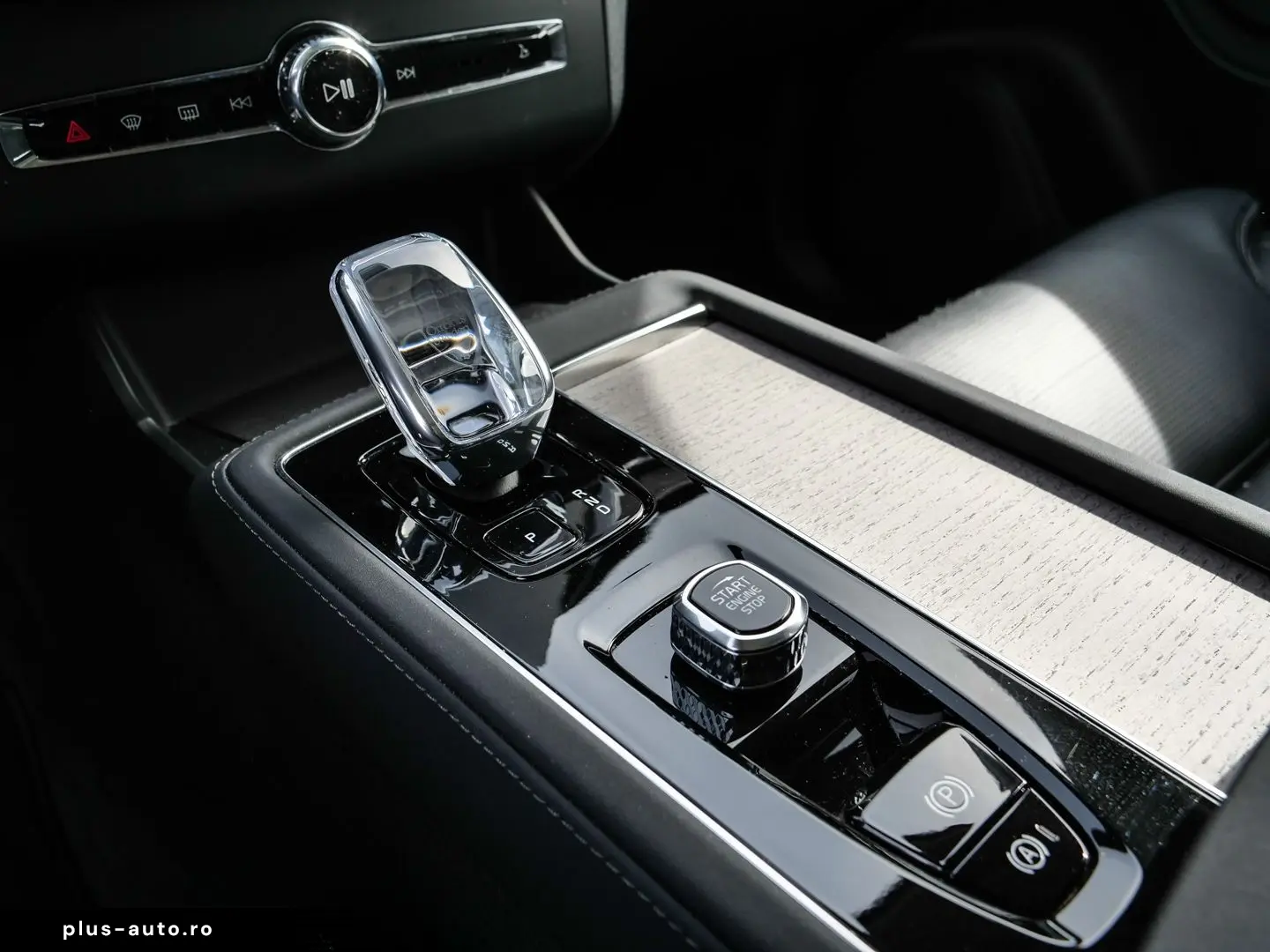 VOLVO XC90 FACELIFT Ultra Dark Recharge Plug-In Hybrid