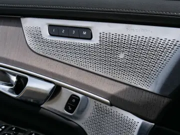 VOLVO XC90 FACELIFT Ultra Dark Recharge Plug-In Hybrid