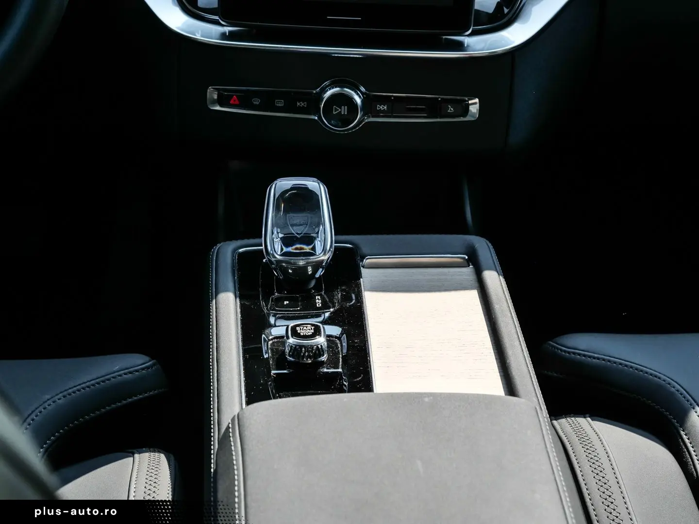 VOLVO XC90 FACELIFT Ultra Dark Recharge Plug-In Hybrid