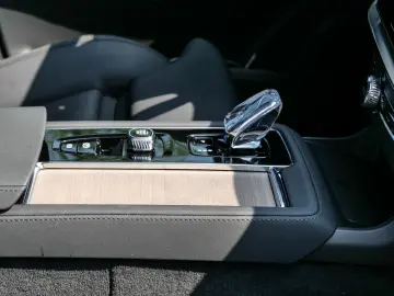 VOLVO XC90 FACELIFT Ultra Dark Recharge Plug-In Hybrid