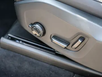 VOLVO XC90 FACELIFT Ultra Dark Recharge Plug-In Hybrid