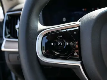 VOLVO XC90 FACELIFT Ultra Dark Recharge Plug-In Hybrid