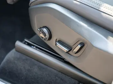 VOLVO XC90 FACELIFT Ultra Dark Recharge Plug-In Hybrid
