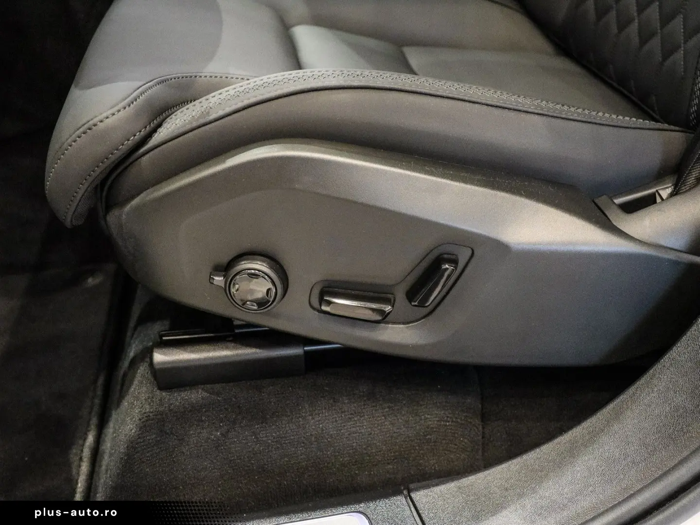 VOLVO XC90 T8 AWD Ultra Dark Reskin NP 100.380 -  AHK