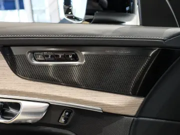 VOLVO XC90 T8 AWD Ultra Dark Reskin NP 100.380 -  AHK