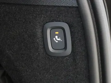 VOLVO XC90 T8 AWD Ultra Dark Reskin NP 100.380 -  AHK