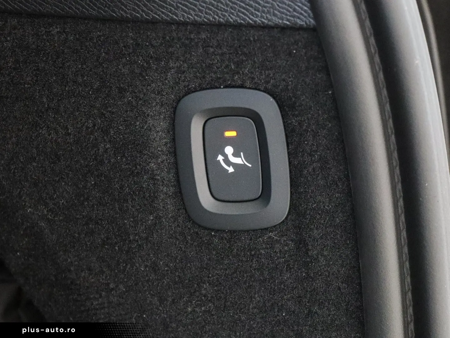 VOLVO XC90 T8 AWD Ultra Dark Reskin NP 100.380 -  AHK