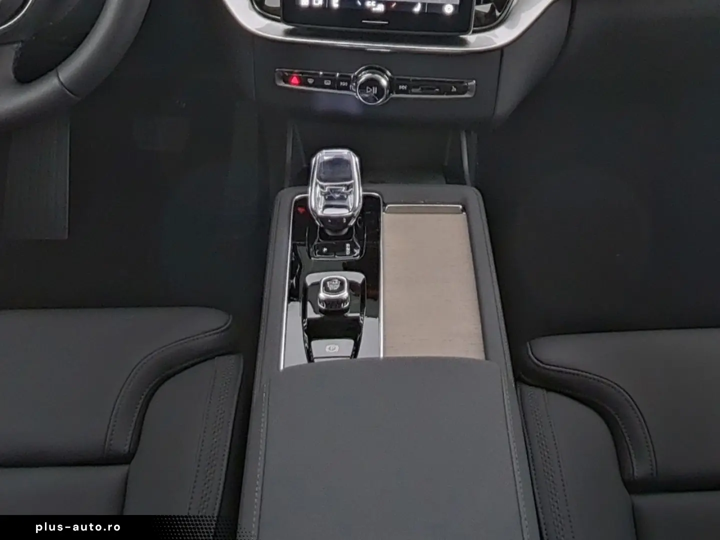 VOLVO XC90 T8 Plus Dark Recharge Plug-In Hybrid AWD
