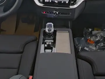 VOLVO XC90 FACELIFT Ultra Dark Recharge Plug-In Hybrid