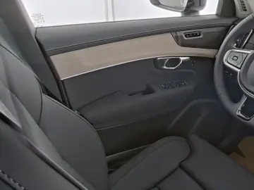 VOLVO XC90 FACELIFT Ultra Dark Recharge Plug-In Hybrid