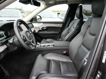 VOLVO XC90 FACELIFT Ultra Bright Recharge Plug-In Hybr