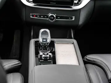 VOLVO XC90 FACELIFT Ultra Bright Recharge Plug-In Hybr