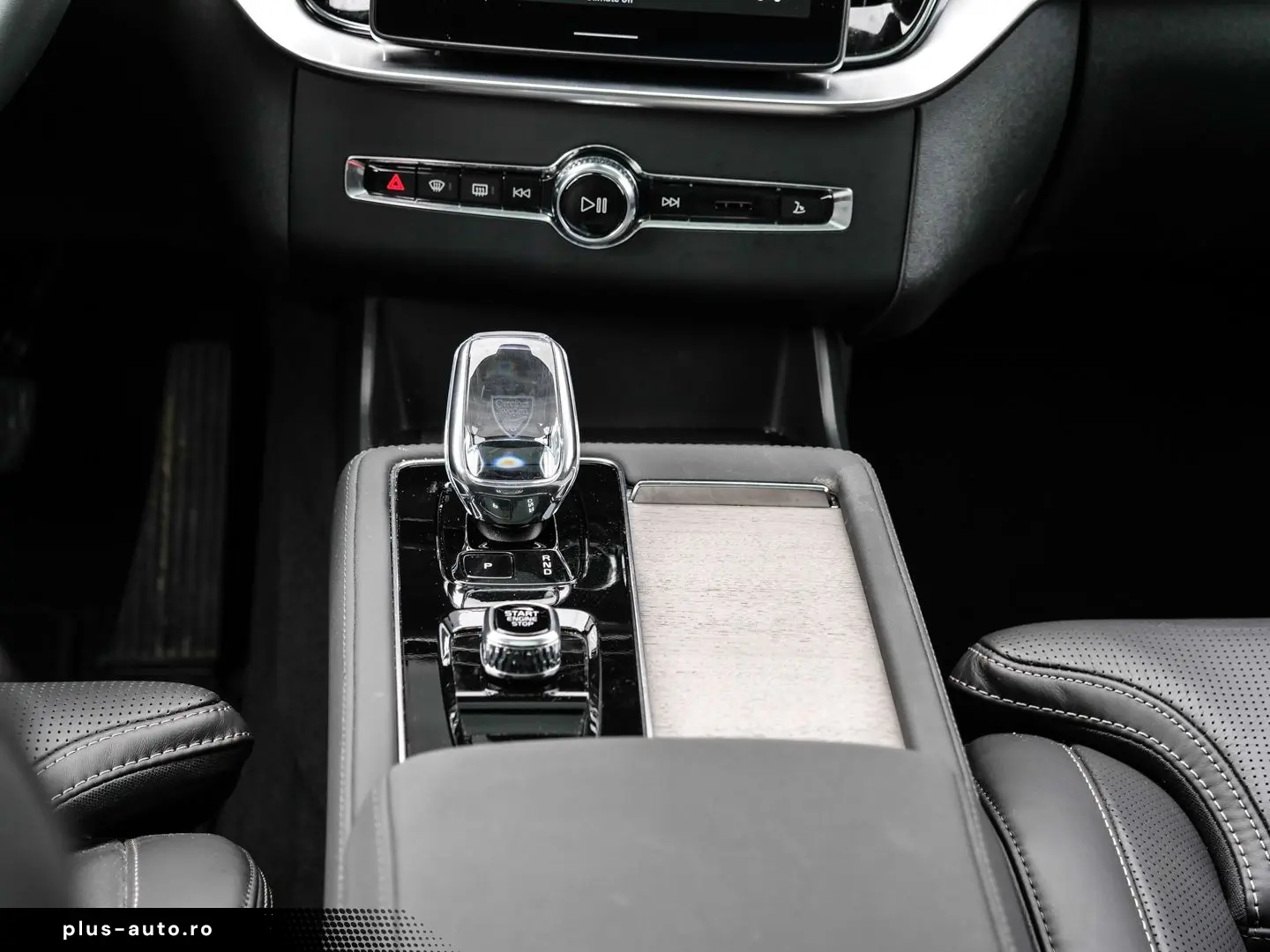 VOLVO XC90 FACELIFT Ultra Bright Recharge Plug-In Hybr