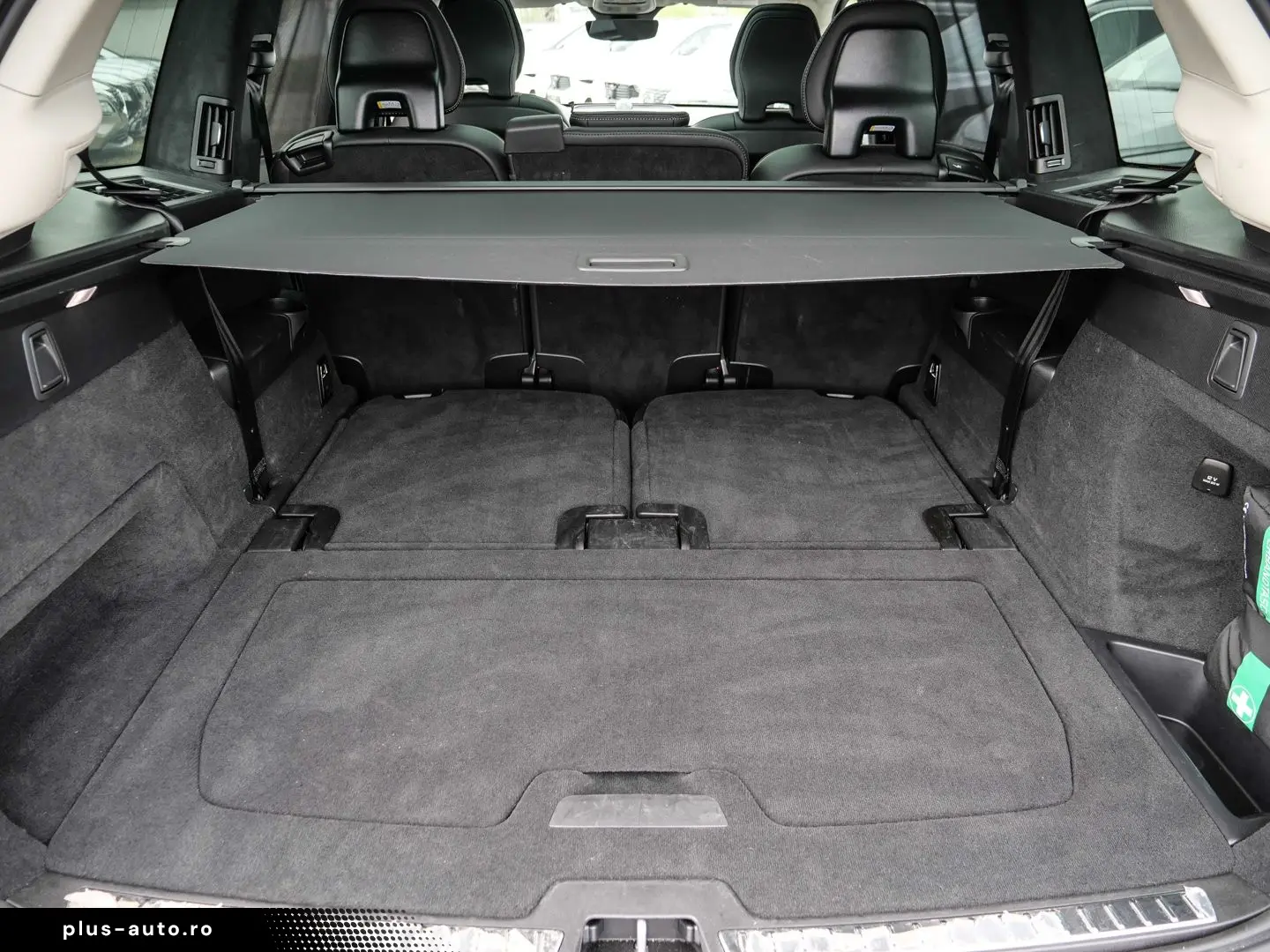 VOLVO XC90 FACELIFT Ultra Bright Recharge Plug-In Hybr