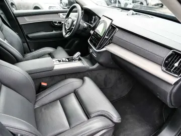 VOLVO XC90 FACELIFT Ultra Bright Recharge Plug-In Hybr