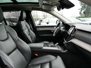 VOLVO XC90 FACELIFT Ultra Bright Recharge Plug-In Hybr