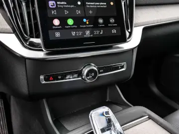 VOLVO XC90 FACELIFT Ultra Bright Recharge Plug-In Hybr