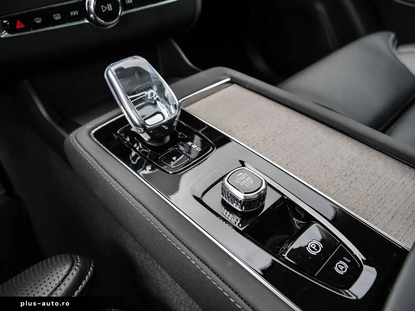VOLVO XC90 FACELIFT Ultra Bright Recharge Plug-In Hybr