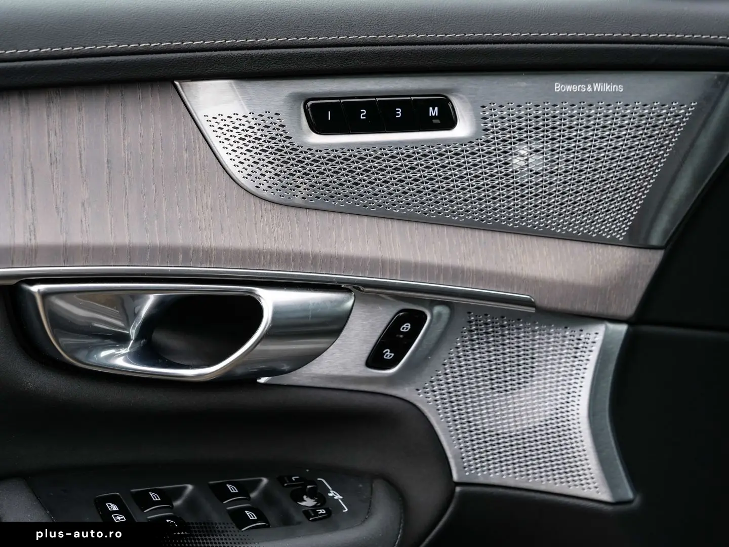 VOLVO XC90 FACELIFT Ultra Bright Recharge Plug-In Hybr